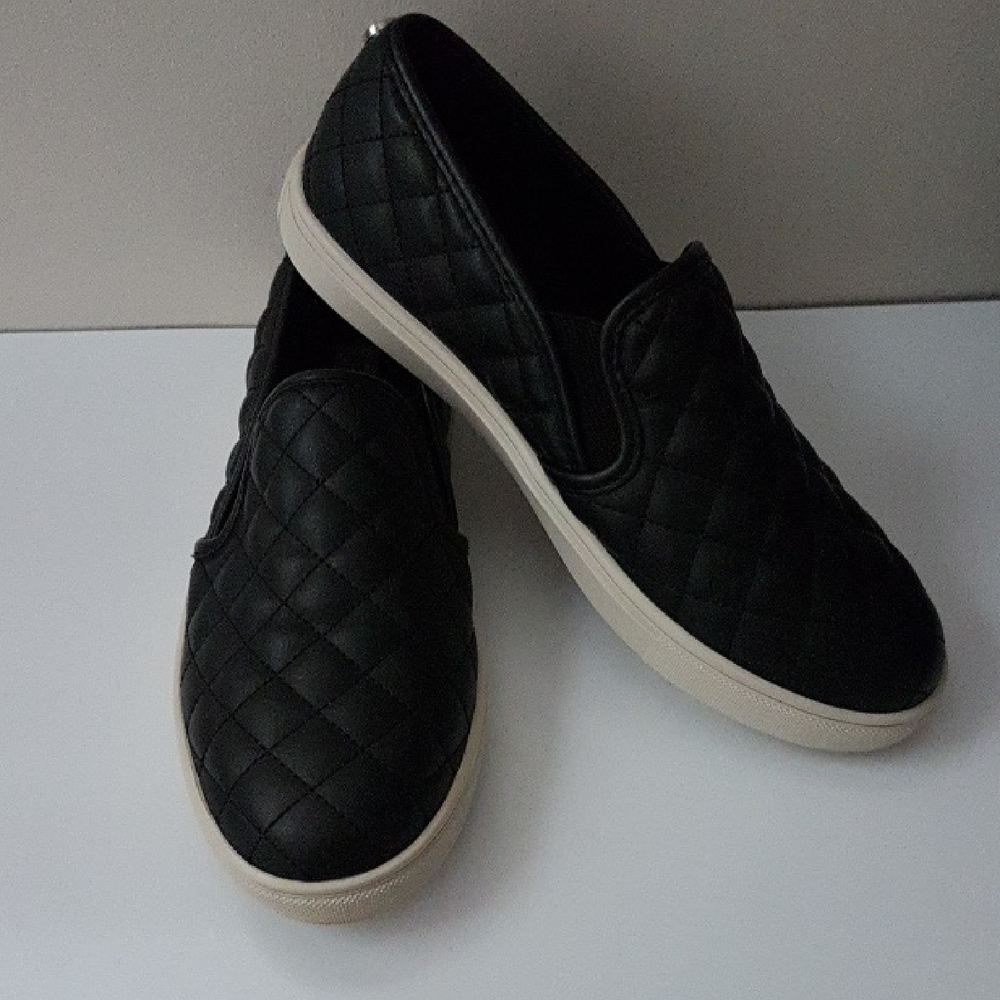 Steve Madden Black Quilted Slip-On Loafers